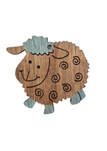 Mouton en bois naturel avec une touche de bleu ciel 5 x 5 cm et un trou  accrocher
