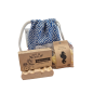 Sac intissé crétois à offrir avec savon, eponge naturel et porte-savon en bois d'olivier SPANAKIS