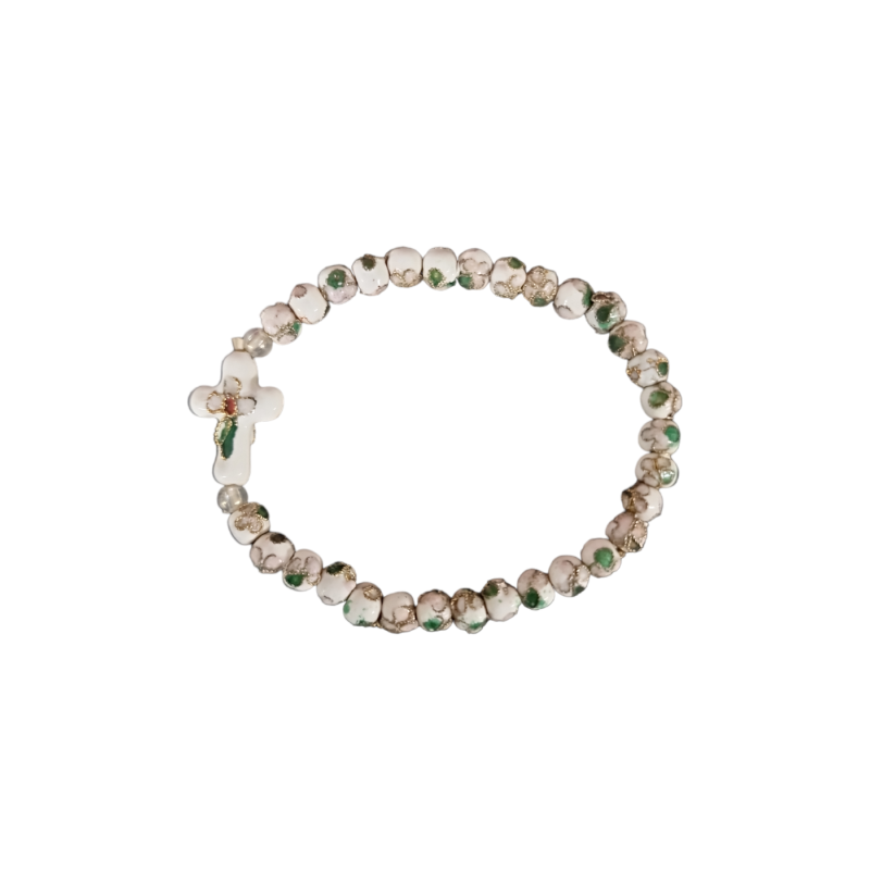 Bracelet floral avec croix, boules blanches et motifs fleuris