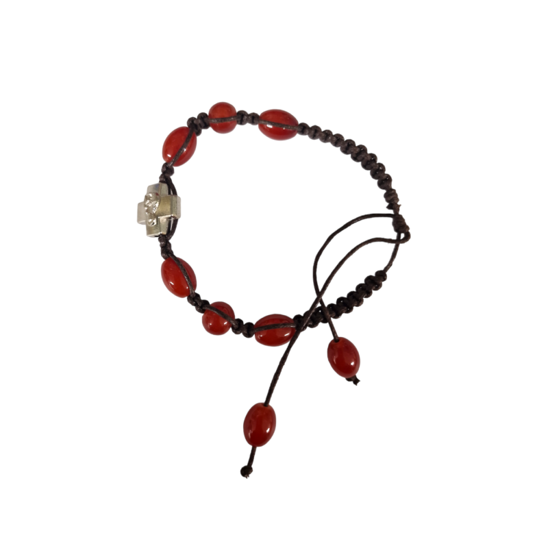 Bracelet en cordelette marron avec six perles de la même couleur et une croix