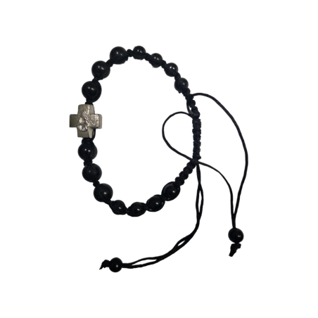 Bracelet noir avec 14 perles noires et une croix argentée