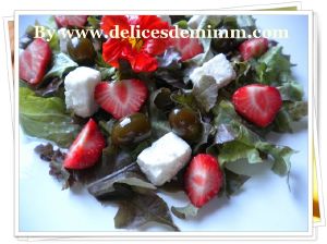 Salade estivale feta, fraises et olives confites, vinaigrette vanille