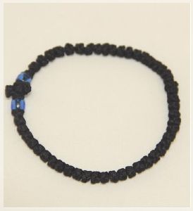 Chapelet en bracelet avec 2 pierres bleus et un petit croix