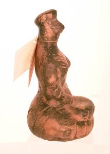 Figurine de femme assise en terre cuite fait main IDOLS ART hauteur 15.50 cm