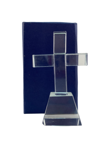 Croix en verre transparent et sa boîte luxe en bleu Dimensions : 10X6cm