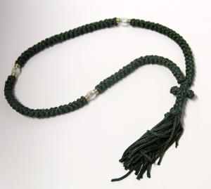 Chapelet 100 noeuds couleur vert avec 3 perles