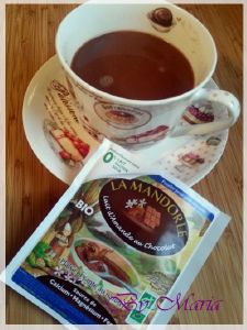 Chocolat chaud au lait d amandes et au miel  la bruyre de Crte