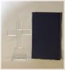Croix en verre transparent et sa boîte luxe en bleu Dimensions : 10X6cm