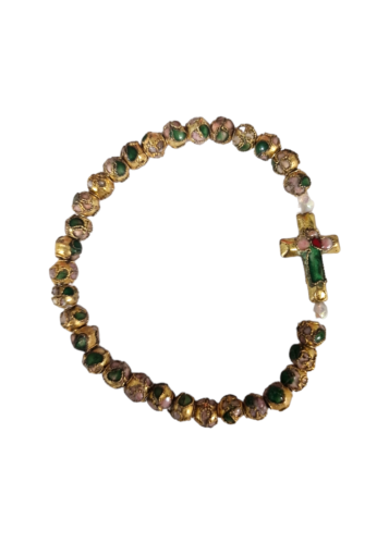 Bracelet avec perles colorées et dorées, orné d'une croix fleurie