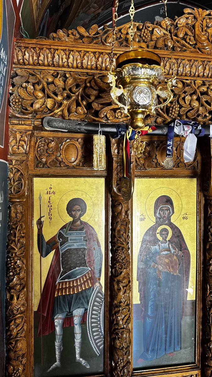 Icônes byzantines dorées dans une église crétoise