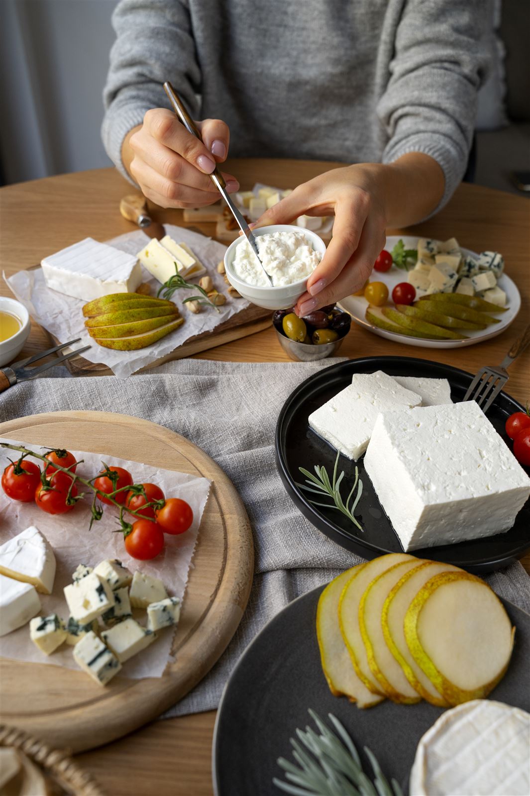 Table de d&eacute;gustation cr&eacute;toise - feta, olives et fromages grecs